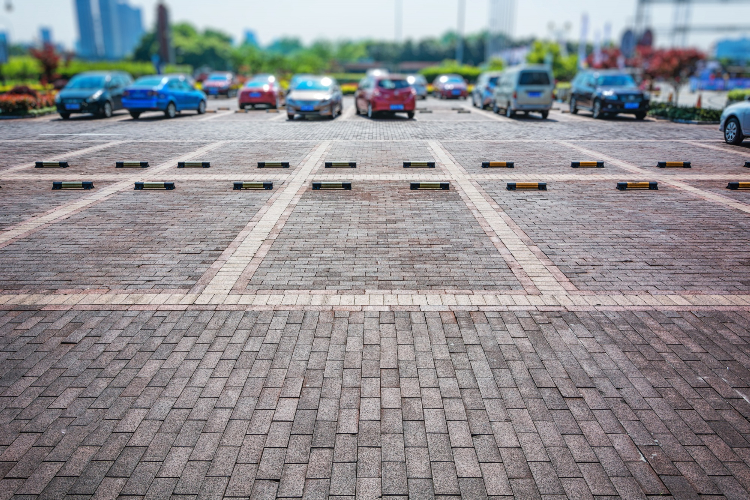 Kierowcy zostali pozbawieni parkingu pod jednym z kieleckich urzędów pocztowych