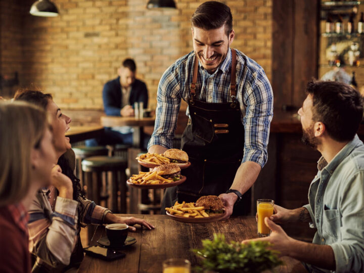 Otwarcie kuchni w popularnym kieleckim lokalu Kolejka