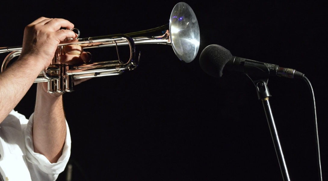 Początek 21. Memorial to Miles Targi Kielce Jazz Festival z muzycznym akompaniamentem do filmu Hitchcocka