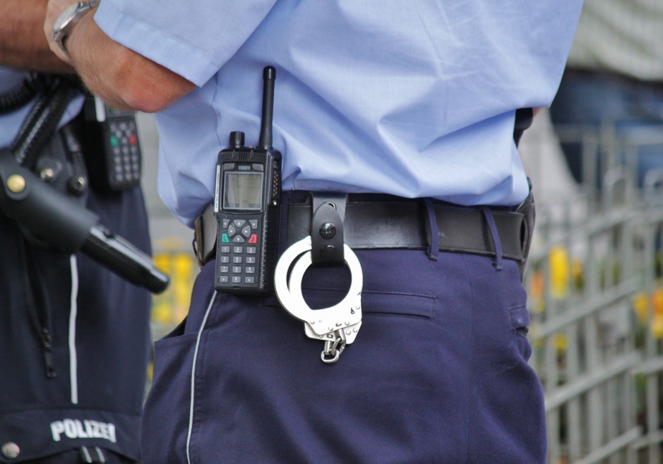 Funkcjonariusze Policji w Morawicy aresztowali poszukiwanego 44-latka, który sam przyszedł na komisariat