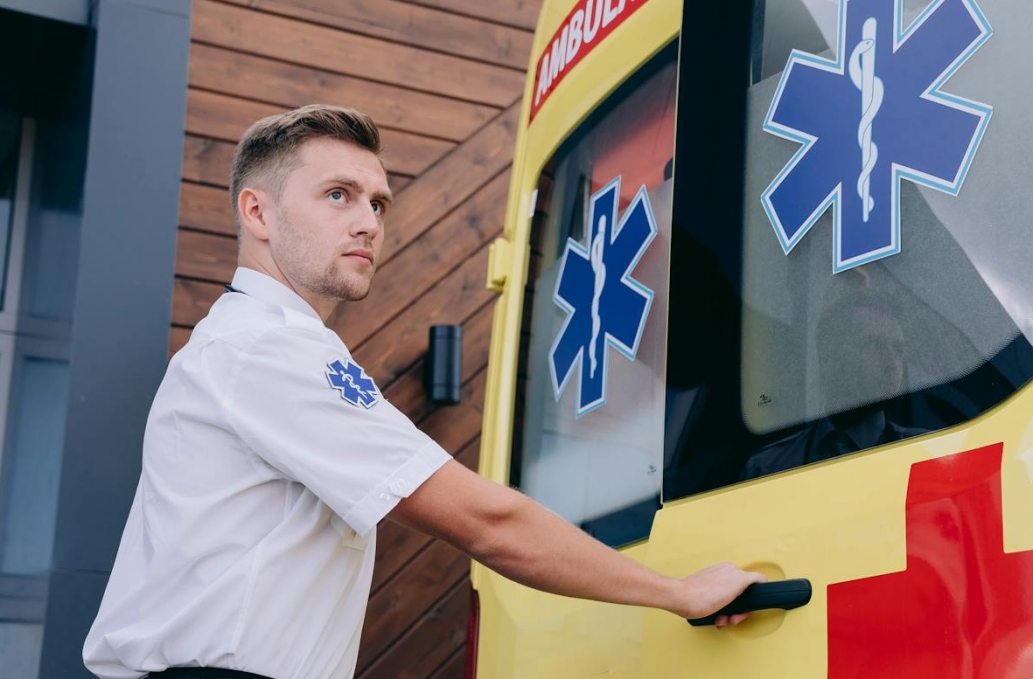 Śmiertelne zatrucie tlenkiem węgla w domu przy Warszawskiej w Kielcach – 65-letnia kobieta nie żyje