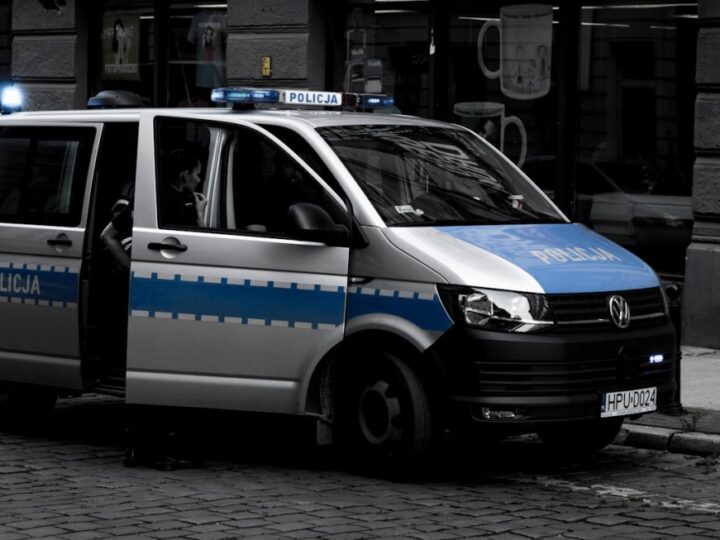 25-letni warszawski kierowca ryzykuje karę do 5 lat więzienia za ignorowanie szczegółowej kontroli policji