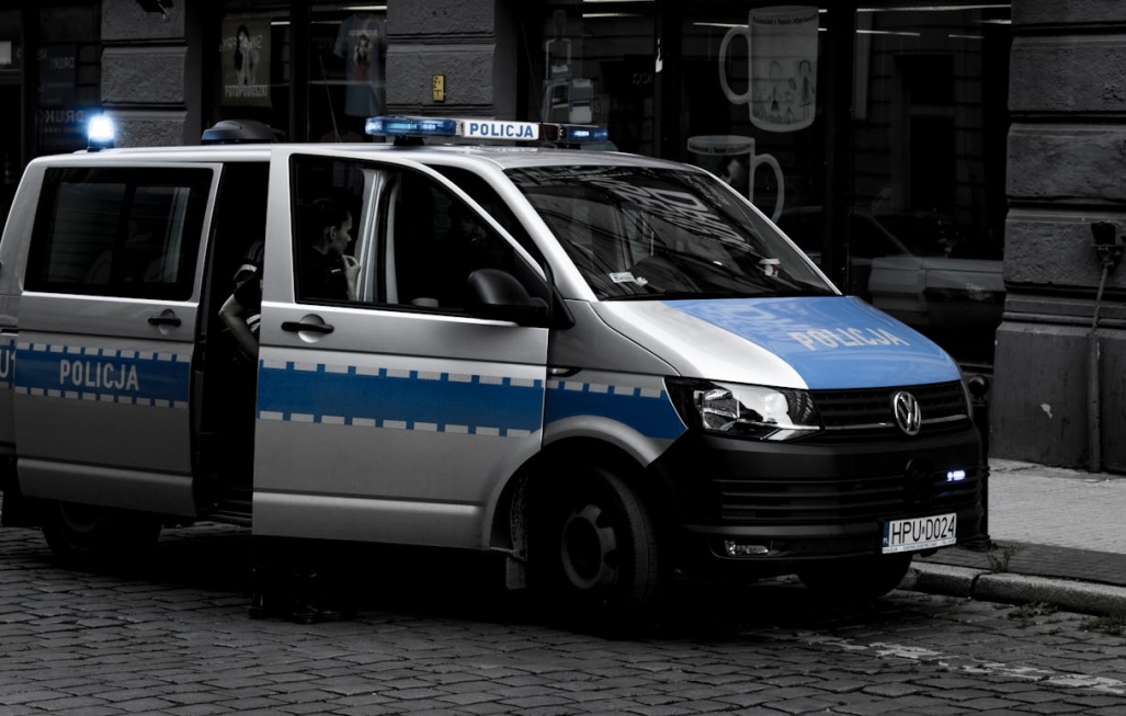 25-letni warszawski kierowca ryzykuje karę do 5 lat więzienia za ignorowanie szczegółowej kontroli policji