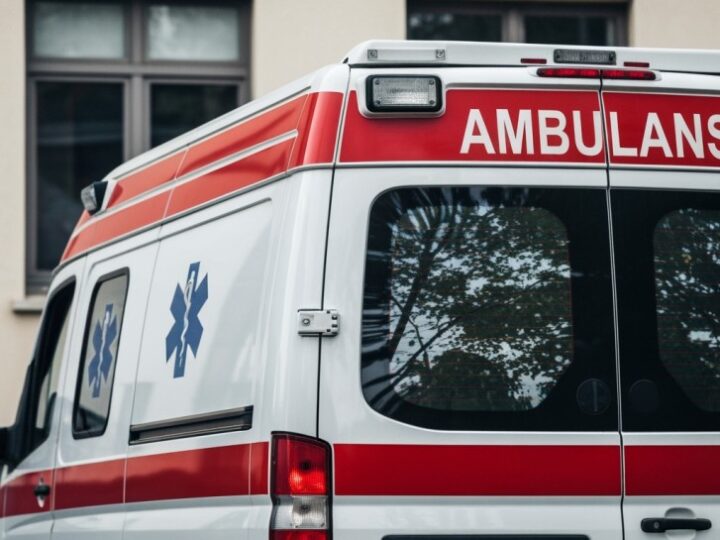 Groźny wypadek w Kielcach: 54-latek spadł z drabiny na ogrodzenie, walczy o życie!