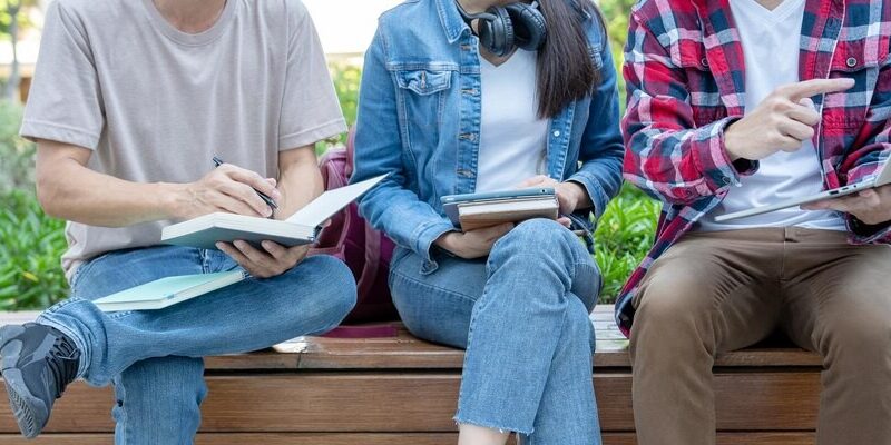 Młodzieżowa Przedsiębiorczość: Nowa Era Edukacji Ekonomicznej dla Młodych Talentów