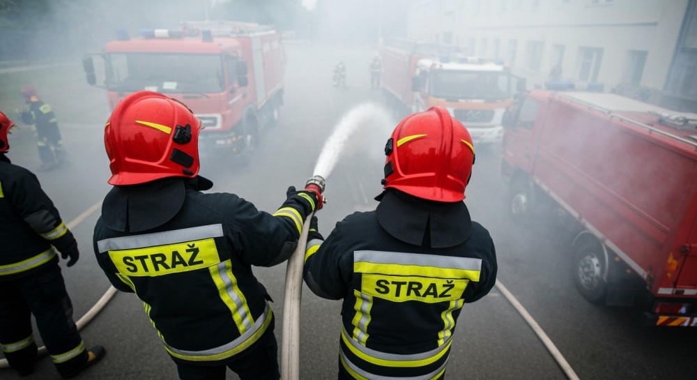 Pożar ciężarówki paraliżuje ruch na trasie S7 w Barczy