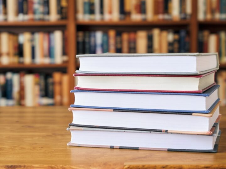 Agnieszka Athar w Kielcach: Poetycka podróż przez wspomnienia i miłość w rytmie wierszy