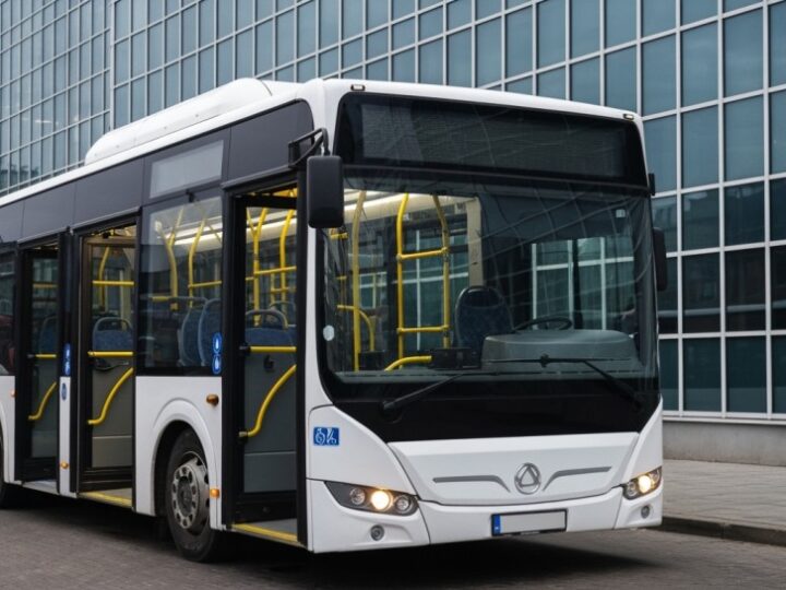 Specjalne linie autobusowe na Wszystkich Świętych – sprawdź rozkłady!
