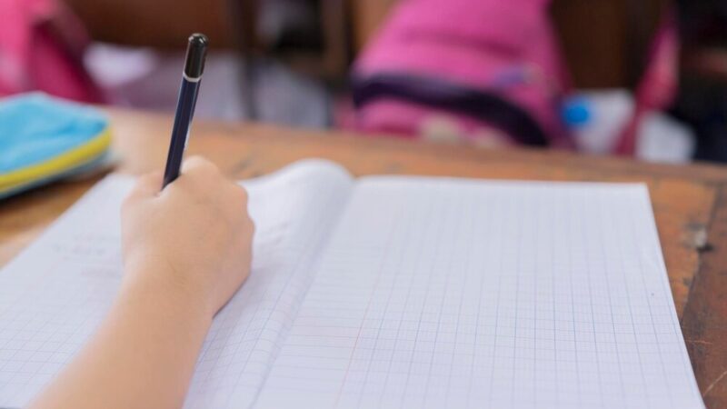 Uczniowie z Gminy Masłów uczą się pływać w Kielcach – nowy projekt ruszył!