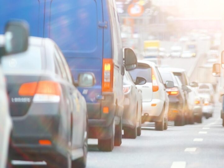 Awaria samochodu paraliżuje ruch na kluczowym skrzyżowaniu w mieście