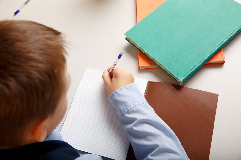 Nocne Czytanie w Brzechowie: Wspólna Magia Bajek i Integracja Społeczności