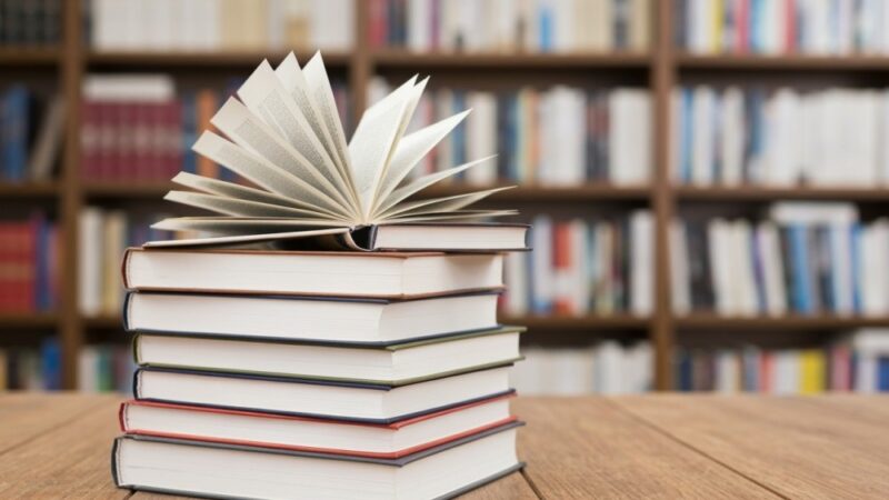 Elżbieta Jach oczarowała uczniów podczas spotkania w Bibliotece Publicznej w Kielcach