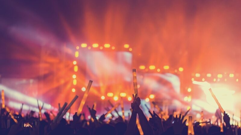 Sylwestrowa podróż muzyczna z Weroniką Surą na Dużej Scenie KCK