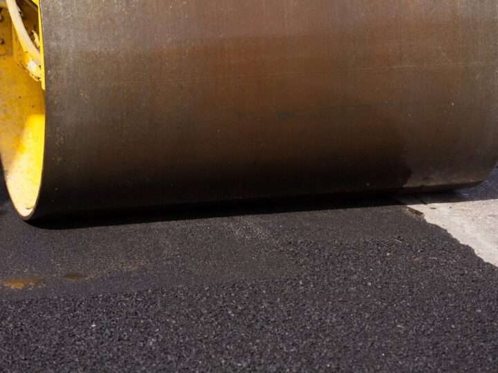 Utrudnienia na DW 745: remont mostu przy lotnisku wstrzymuje ruch