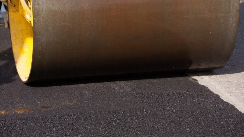 Utrudnienia na DW 745: remont mostu przy lotnisku wstrzymuje ruch