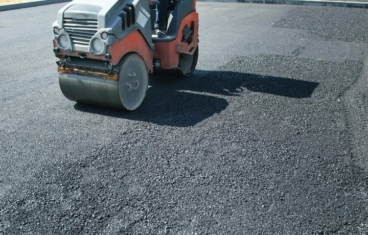 Asfaltowa droga w Jaworzni – ulga dla mieszkańców po latach trudności