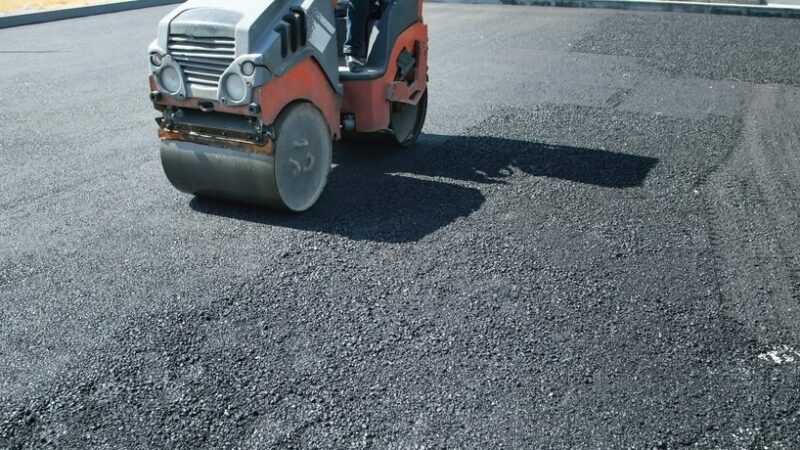 Asfaltowa droga w Jaworzni – ulga dla mieszkańców po latach trudności