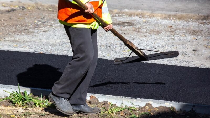Metamorfoza ulicy Szelestów: Nowa nawierzchnia i bezpieczeństwo w Dębskiej Woli