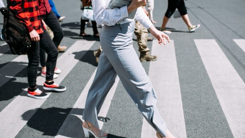 Bezpieczni na drodze – Włoszczowa wprowadza odblaski!