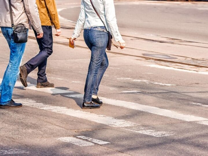 Bohaterska interwencja policjanta ratuje życie po wypadku w Kielcach