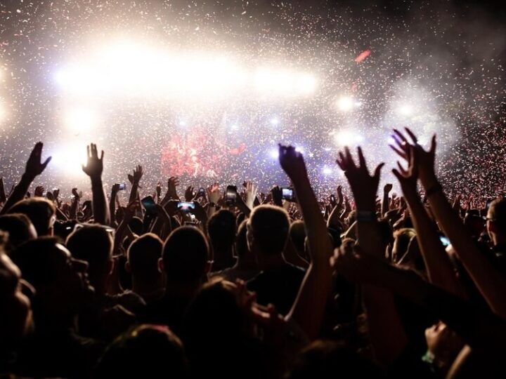 Rozśpiewany Dzień Kobiet: Muzyczne spotkanie brunetek i blondynek w WDK!