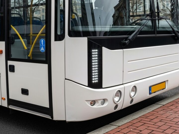 Zimowa burza opóźnia kursy autobusów: Co musisz wiedzieć?