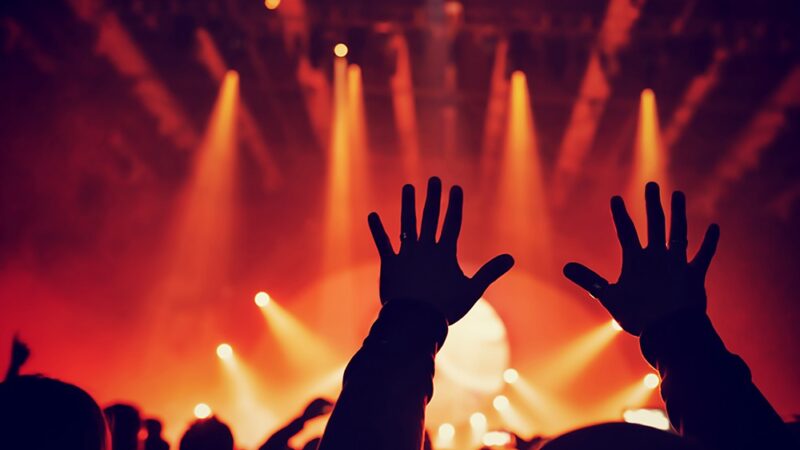 Romantyczny wieczór przy świecach: koncert i kolacja w WDK!