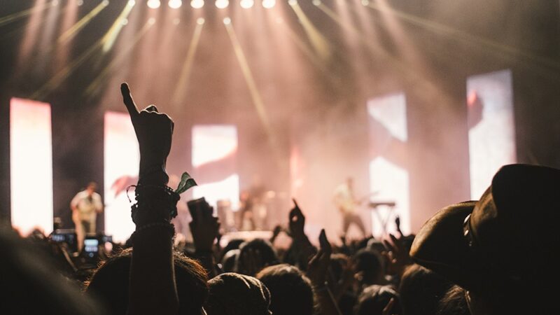 Karnawałowy bal tańca w WDK: Radość i rytm w Sali Kominkowej