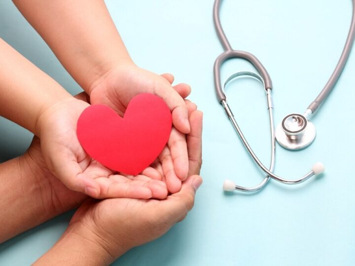 Nowa infolinia wsparcia dla osób z Alzheimerem – pomoc na wyciągnięcie ręki!