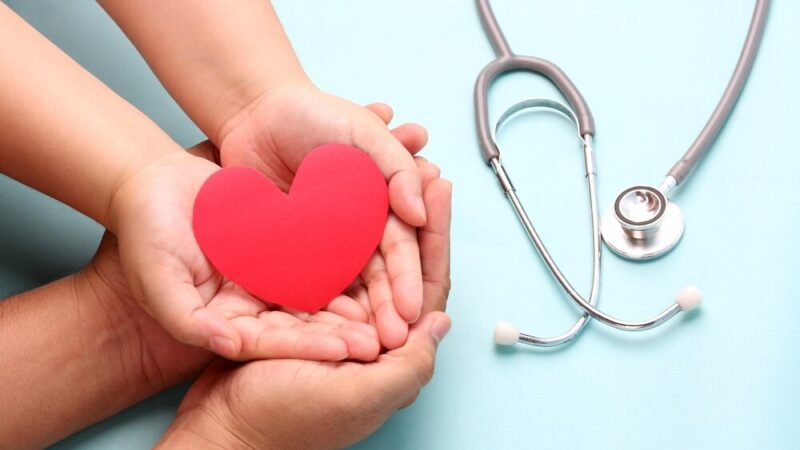 Nowa infolinia wsparcia dla osób z Alzheimerem – pomoc na wyciągnięcie ręki!