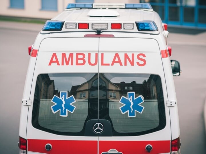 Bohaterowie w mundurach: Policjanci z drogówki ratują życie w Końskich