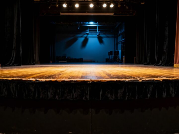 Emocje na scenie: Teatr seniorów w Kielcach stawia czoła hejtowi