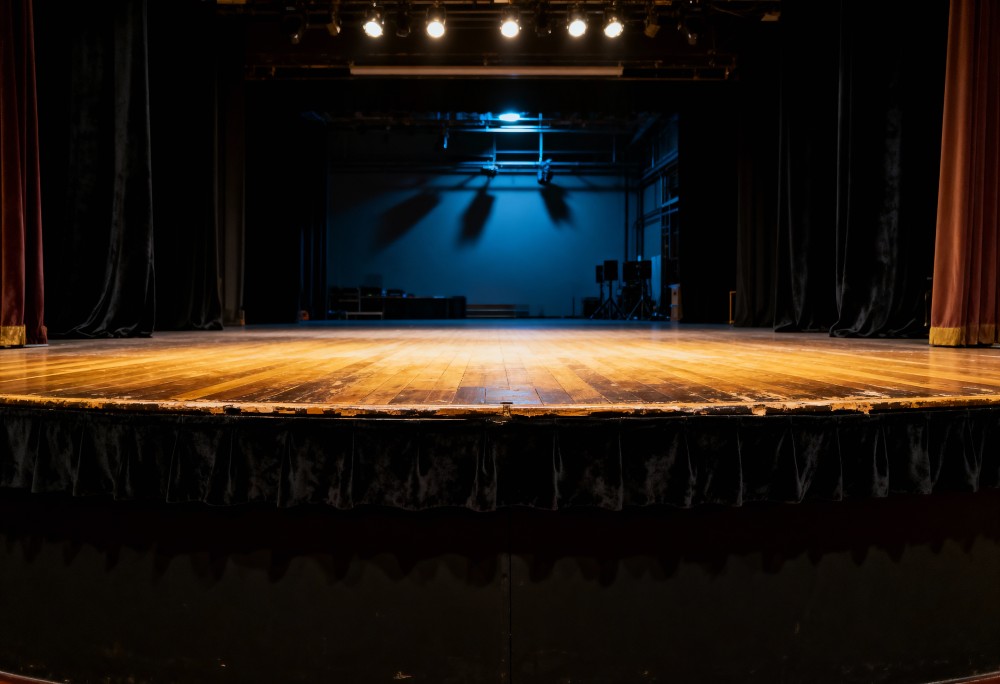 Emocje na scenie: Teatr seniorów w Kielcach stawia czoła hejtowi