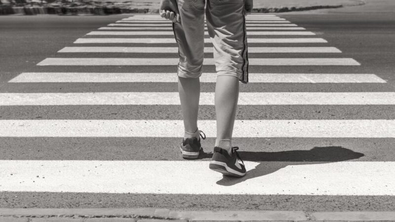 Zebra na drodze: dzieci uczą się bezpieczeństwa w Łagowie