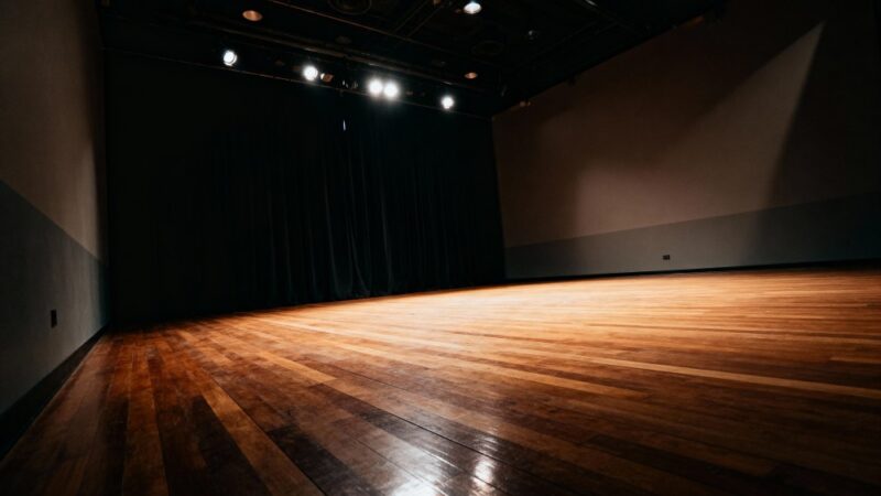 Nowa lokalizacja, te same magiczne przeżycia: spektakl „Witajcie w naszej bajce” przeniesiony!