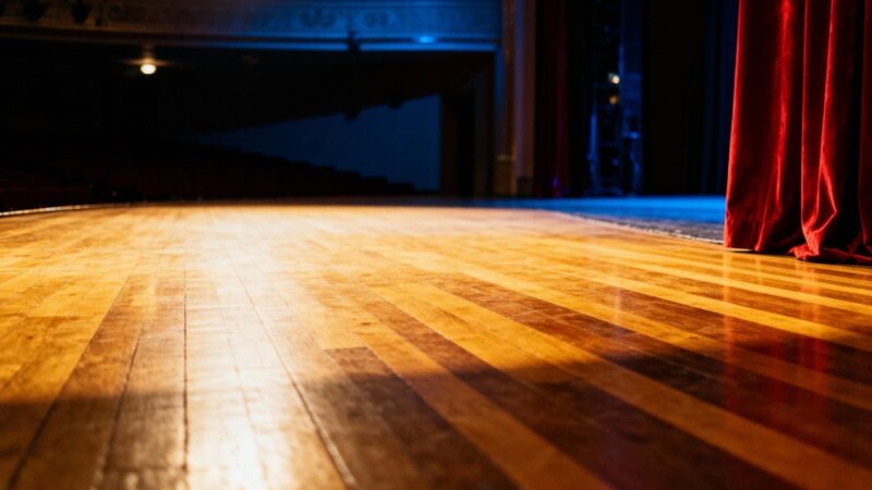 Ławka, która porusza: emocjonalny spektakl w Wojewódzkim Domu Kultury