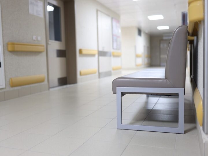 Kryzys w szpitalach powiatowych: samorządy wzywają do pilnych reform systemu zdrowia