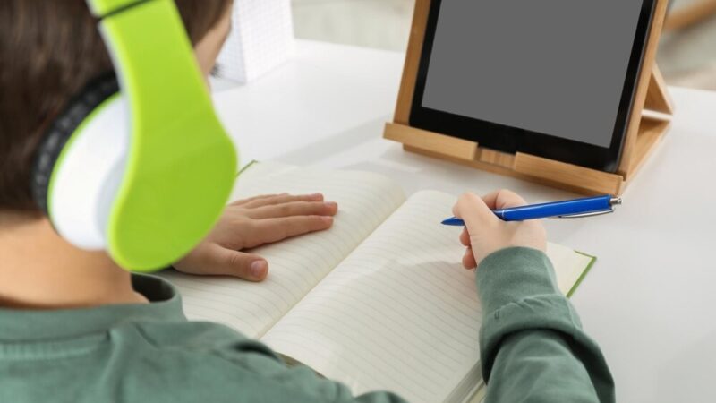 Mikołaj Pulut z Gminy Masłów wyróżniony w wojewódzkim konkursie plastycznym