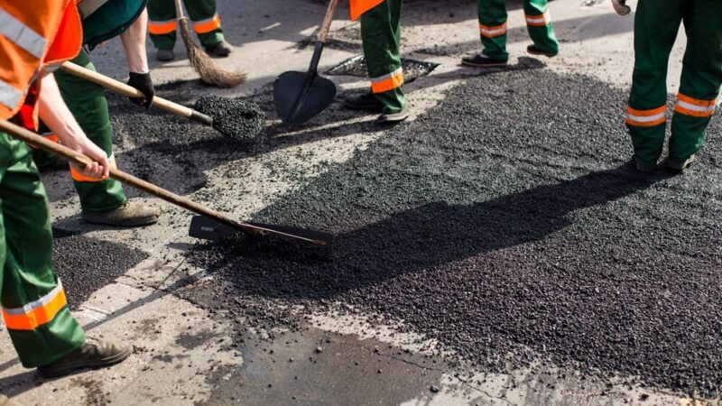 W Kielcach wznowiono budowę dróg dla rowerów i pieszych po zimowej przerwie