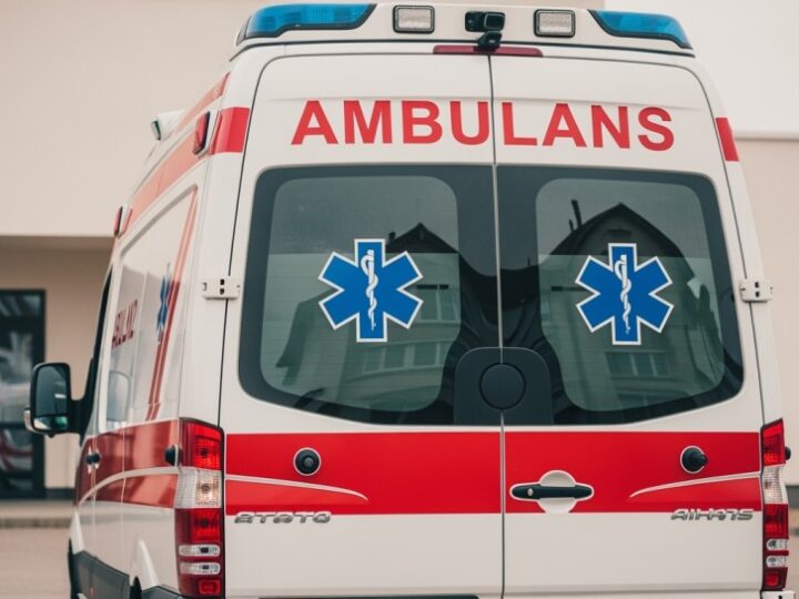 Mężczyzna na cienkim lodzie: Interwencja policji uratowała życie