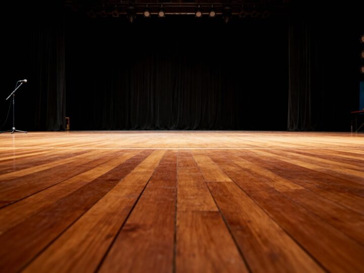 Zraniony Pasterz: Teatralna Podróż przez Rany i Nadzieję w Kielcach