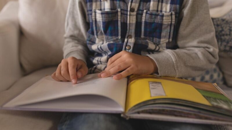 Radosne spotkanie z Panem Poetą: dzieci odkrywają magię książek w Masłowie