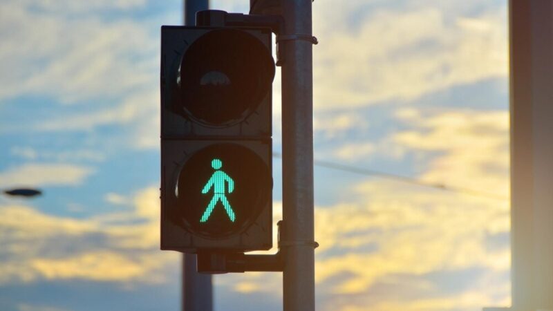 Nowa strefa zamieszkania w Nowej Słupi – piesi zyskują priorytet na ulicach Świętokrzyskiej i Szkolnej