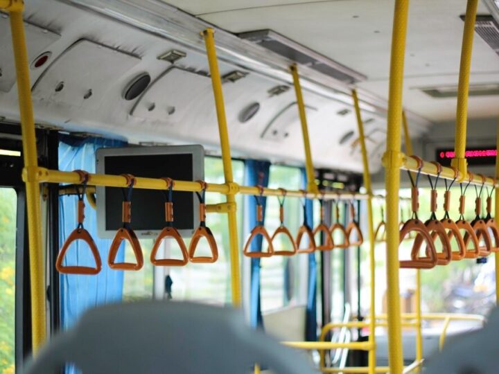 Nowa zatoka autobusowa w Mąchocicach-Scholasterii zmodernizuje transport w gminie Masłów