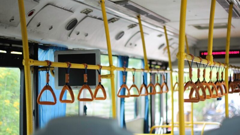 Nowa zatoka autobusowa w Mąchocicach-Scholasterii zmodernizuje transport w gminie Masłów