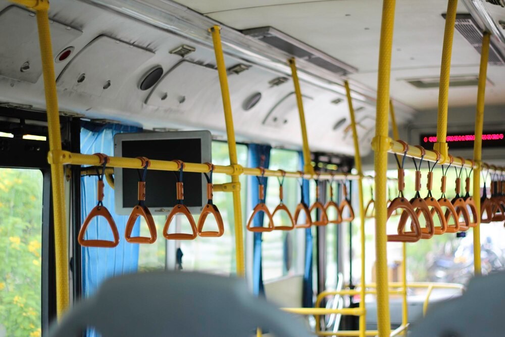 Nowa zatoka autobusowa w Mąchocicach-Scholasterii zmodernizuje transport w gminie Masłów