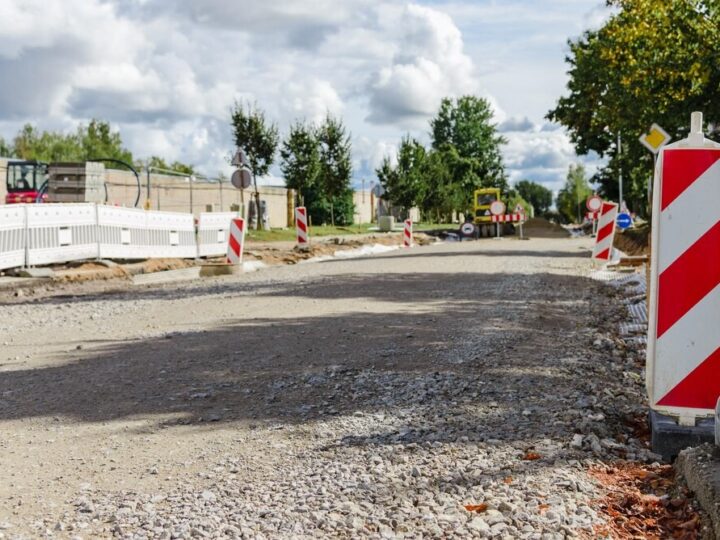 Nowe inwestycje drogowe w gminie Morawica – umowy podpisane!