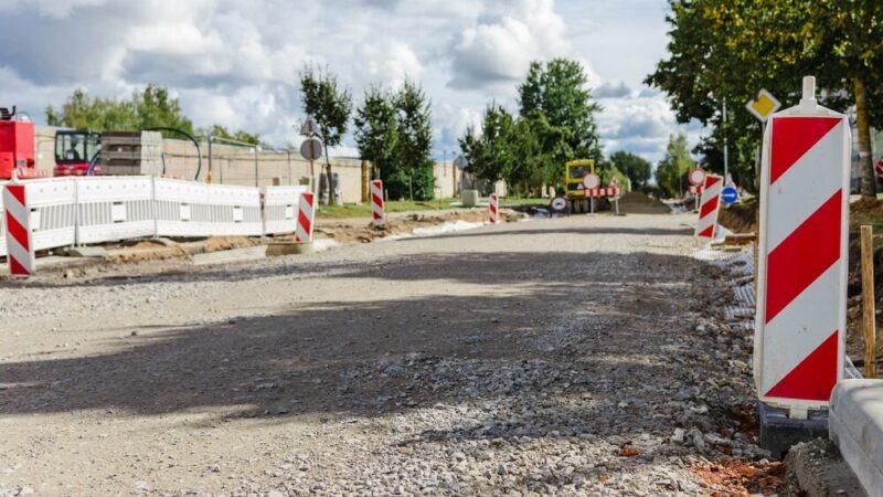 Nowe inwestycje drogowe w gminie Morawica – umowy podpisane!