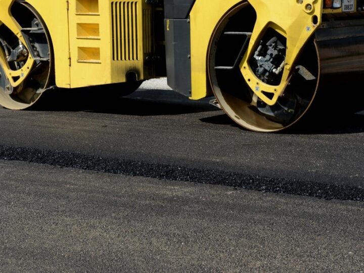 Nowa nawierzchnia na ul. Wspólnej w Woli Kopcowej: inwestycja dla gminy Masłów