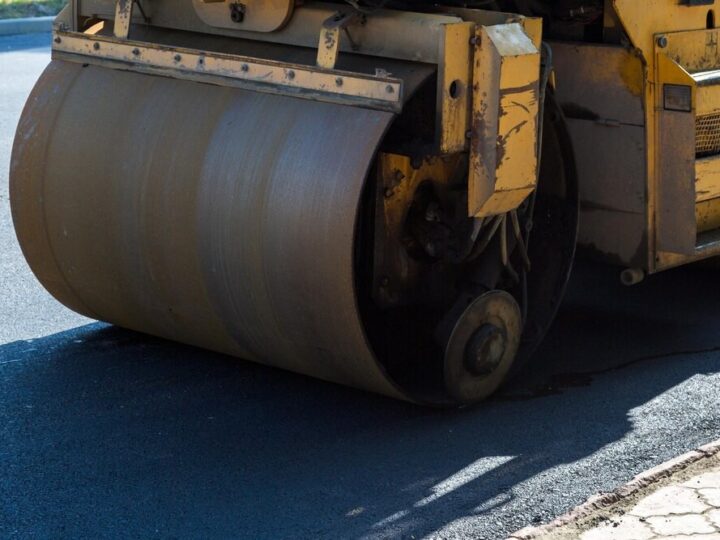 Remont drogi w Zagórzu: Mieszkańcy w końcu doczekali się zmian!